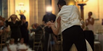 Centerpieces at Wedding Receptions: Perfect Designs to Impress Your Guests